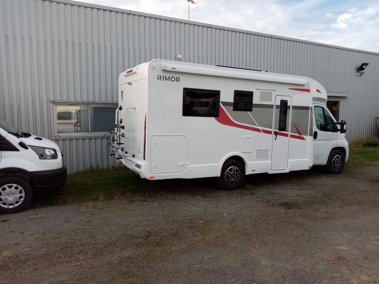 Camping-car RIMOR SEAL 68 PLUS BA LIT CENTRAL ET PAV 5 PL.